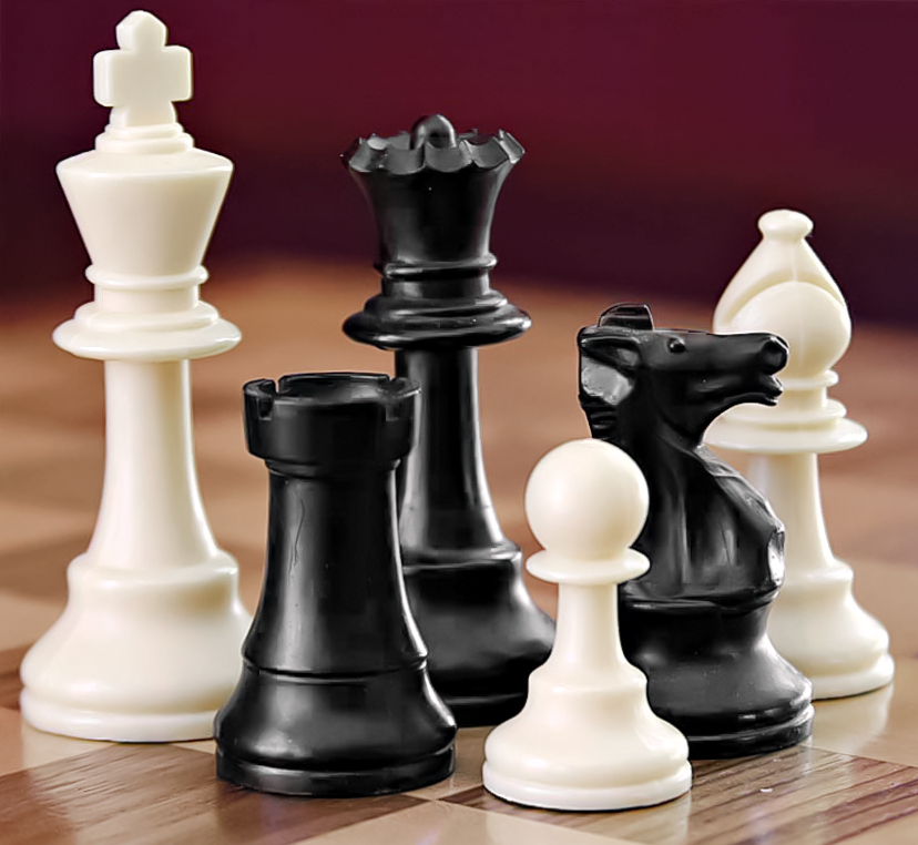 Staunton chess set, full set of wooden pieces (Wikimedia Commons)